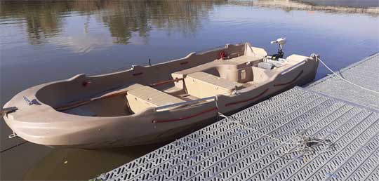 Pe boat with engine