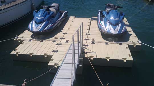 piattaforma galleggiante per moto d'acqua