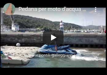 piattaforma galleggiante per moto d'acqua