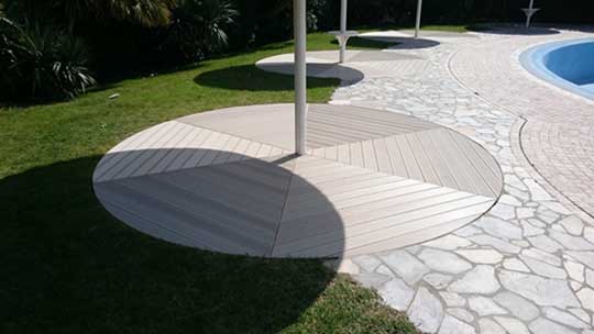 Pedana per postazione ombrellone in piscina in WPC Listostar antiscivolo