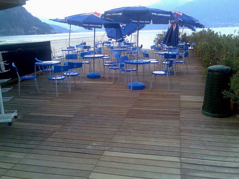 Pedana in legno modulare per chiosco bar e dehor